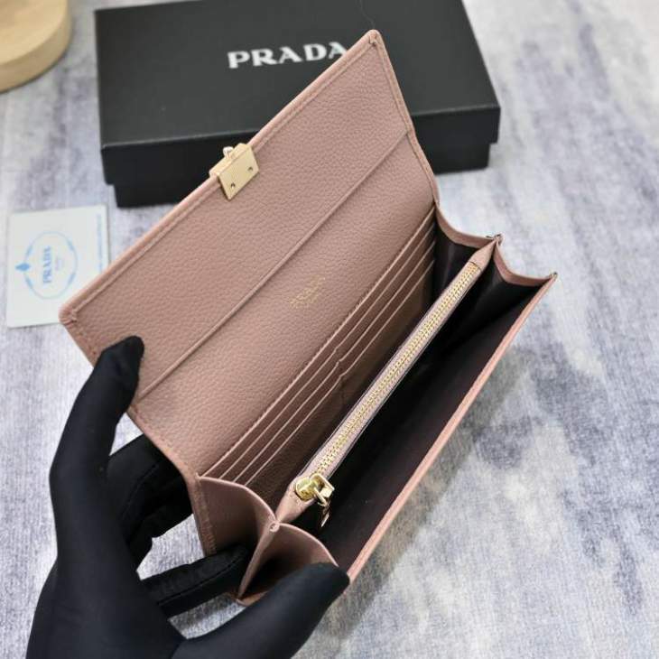 Picture of Prada Wallets _SKUfw202997661fw